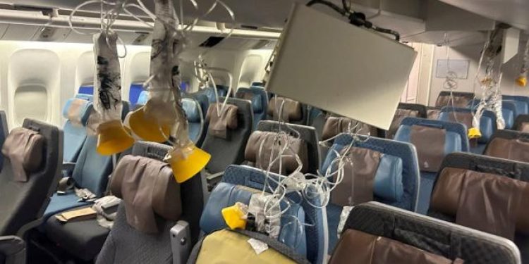 following a turbulence occurrence, singapore airlines rewards passengers.