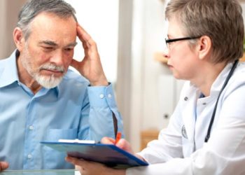is memory loss a major sign of alzheimer's disease? experts advise when to get assistance.