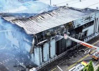 battery manufacturer apologizes for fatal factory fire in south korea and claims it followed safety procedures.