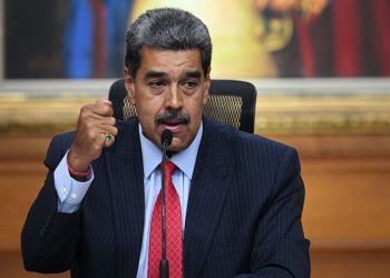 maduro forbids the use of whatsapp and alerts venezuelan dissidents to "tun tun operations."
