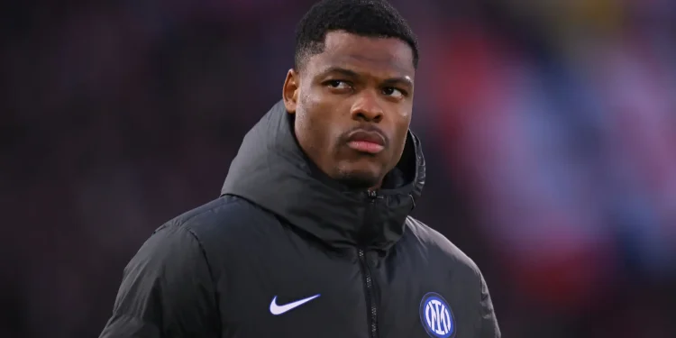 denzel dumfries refuses to talk about a deal with inter and is eager to join man utd.