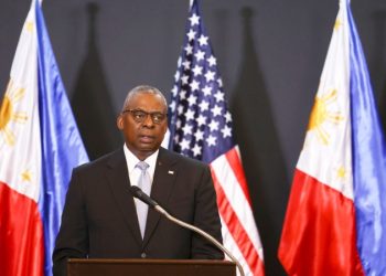 us defense chief says 9/11 suspects should go to trial.